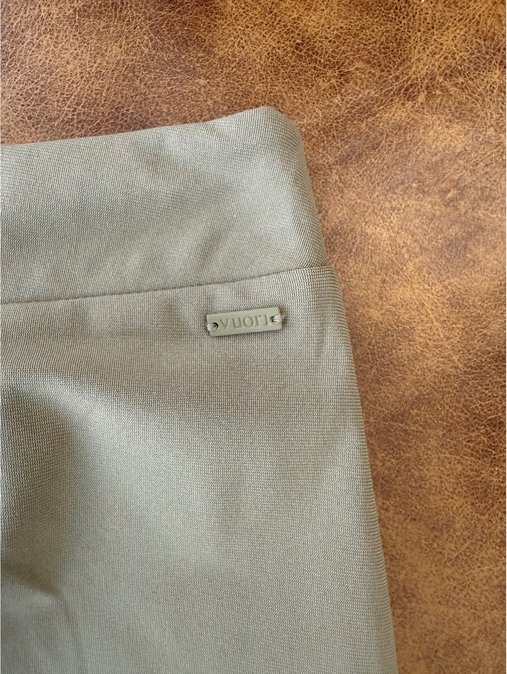 Women’s Vuori Meta Miniskirt ~Sz Medium Taupe High Rise Golf - Picture 5 of 7
